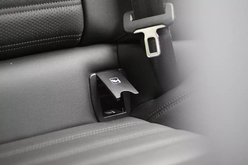 jak-zamontowac-fotelik-isofix jak-zamontowac-fotelik-isofix1