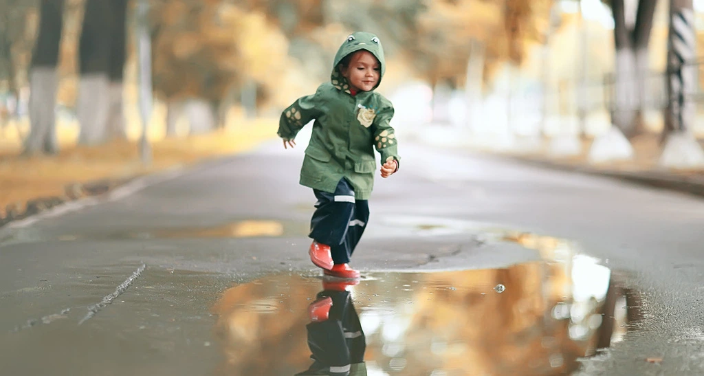 dziecko ucieka na spacerze 3