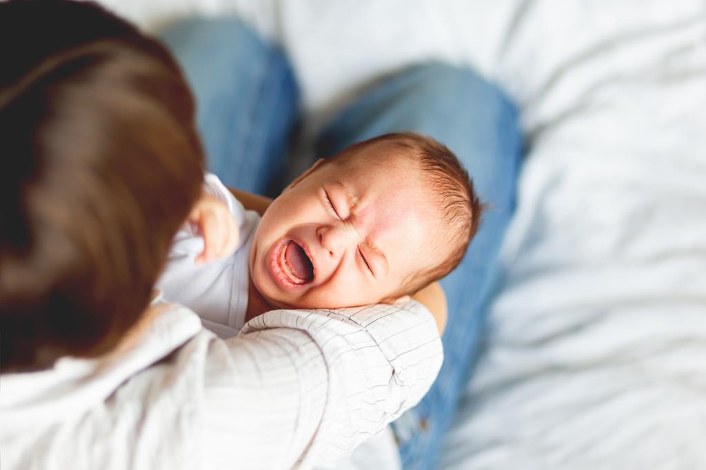 przyczyny tego, dlaczego noworodek płacze