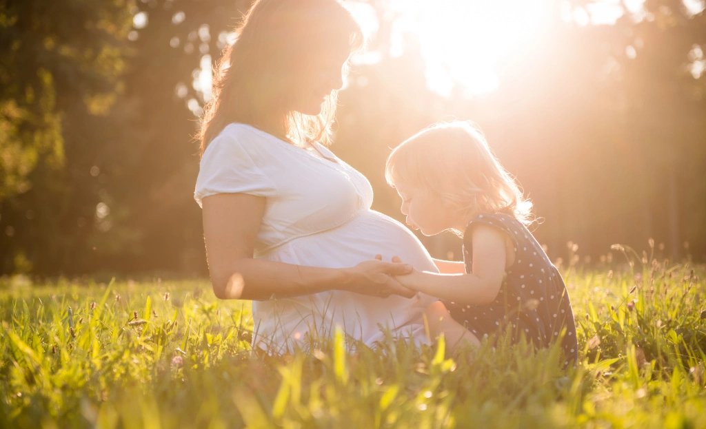 Pamiątka z ciąży – podaruj upominek młodej mamie